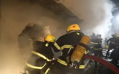 إصابة 4 أشخاص بحروق إثر حريق