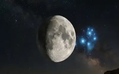 الجمعية الفلكية: اقتران القمر بالثريا يزين