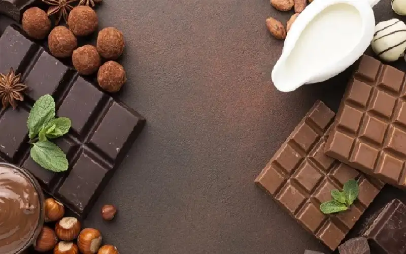 لماذا تتفوق الشوكولا الداكنة على نظيرتها