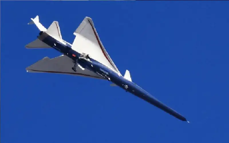 طائرة ناسا الأسرع من الصوت تحلق