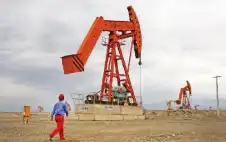 مخاوف اضطرابات الإمدادات تصعد بأسعار النفط