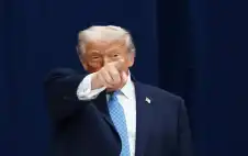 ترامب يهدد كندا برstrongسومstrong جمركية بنسبة