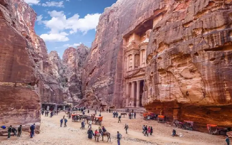 توقعات بنمو الحركة السياحية في البترا