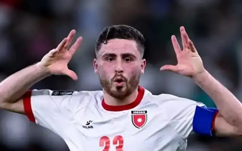 الأردني العزايزة يرفض تمثيل المنتخب الإماراتي