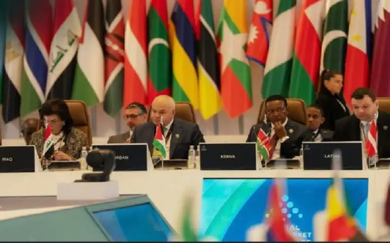 وزير العمل يشارك في المؤتمر الدولي