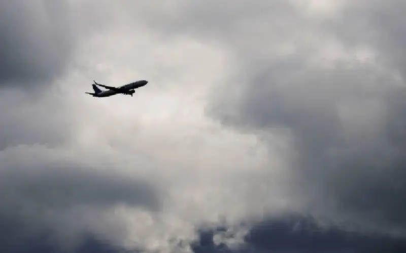 إلغاء وتأخير آلاف الرحلات الجوية في