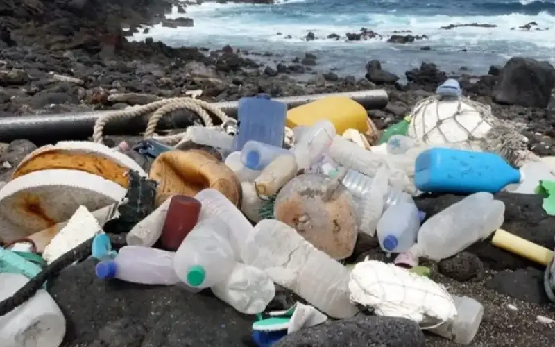 كيف سيتحول البلاستيك إلى التهديد الصحي