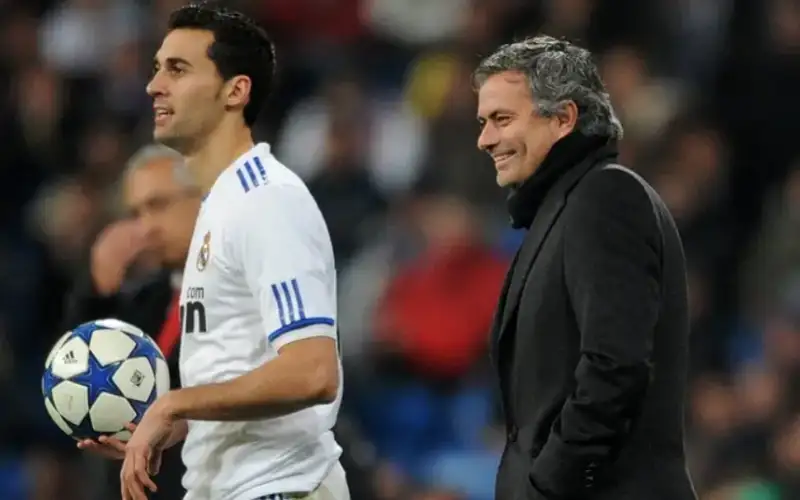 دوري الأبطال .. مورينيو يقف في