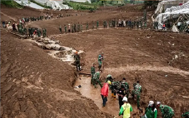 إندونيسيا: 50 قتيلا والأمطار الغزيرة تشل