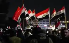 مئات المتظاهرين يتجمعون قرب المنطقة الخضراء