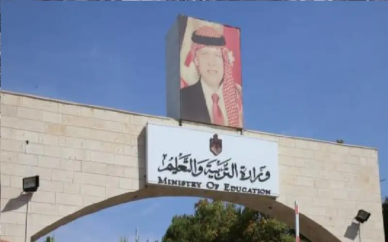 التربية توفق اوضاع مئات الموظفين وتمنح