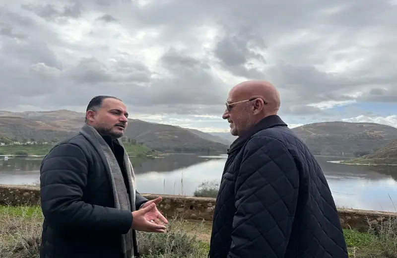 وزير المياه والري يطلع على جهود