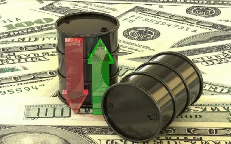 النفط يتراجع بأكثر من 1 بالمئة