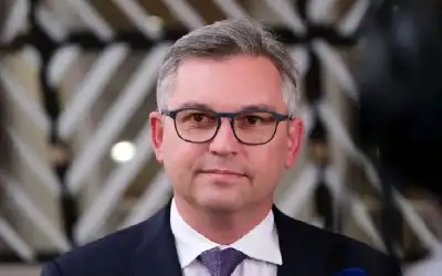 زعيم الجمهوريين يكشف موقفه من ترشح