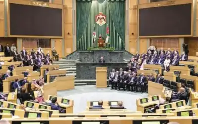 الاحتلال يمنع مئات المصلين من أداء