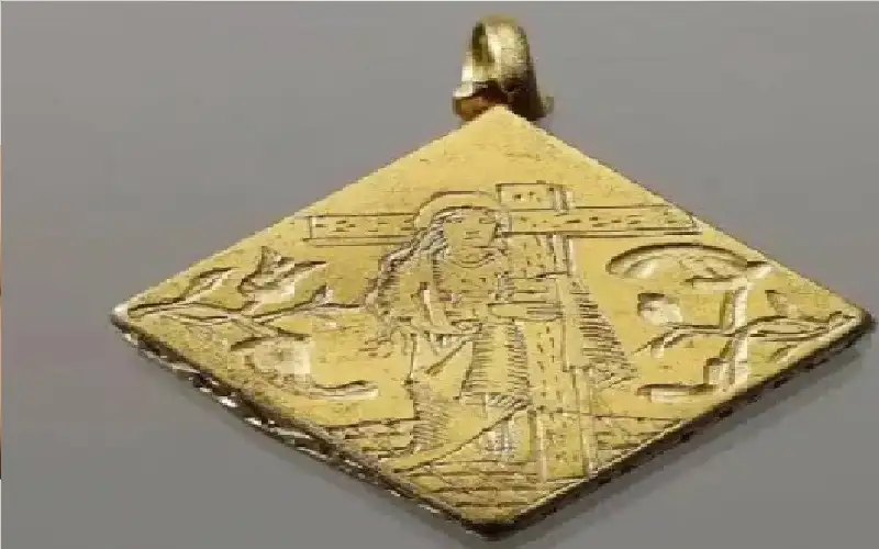 مدفون قبل 500 عام.. طفل يعثر