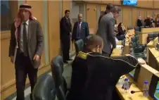 نواب العمل الاسلامي يحتجون ويغstrongادرstrongون قبة