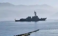 المدمرة الأمريكية ديstrongلبstrongرت دي بلاك تغادر