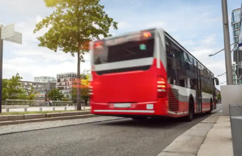 إضراب شامل يشل النقل العام في