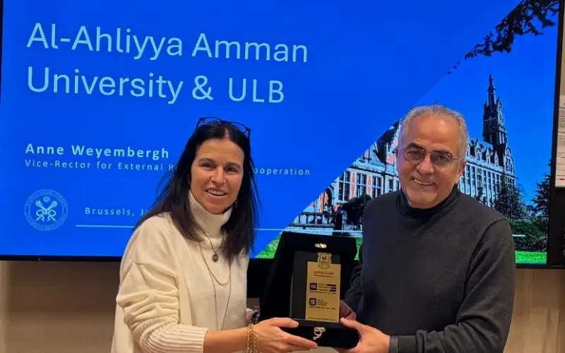 رئيس جامعة عمان الأهلية يزور جامعة