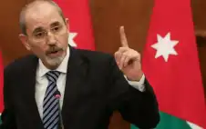 الصفدي لوstrongزيstrongر خارجية إيران: الأردن لن