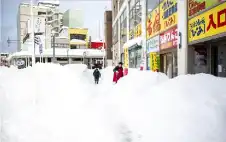 مقتل 30 شخصا بسبب الثلوج الكثيفة