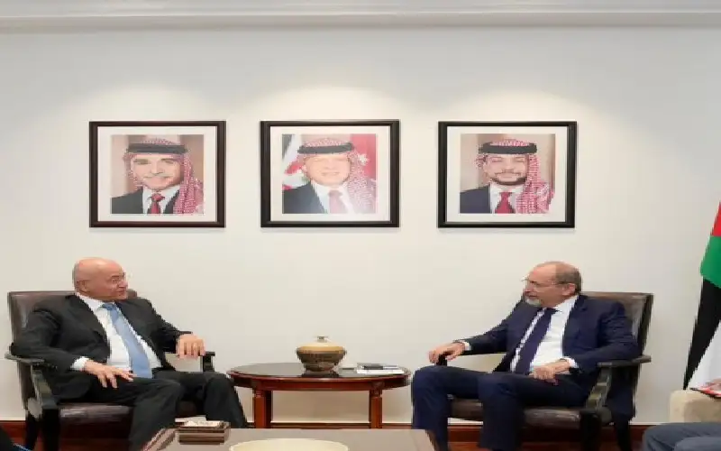 صحيفة نيسان ـ الصفدي وصالح يبحثان انعكاسات تراجع التمويل