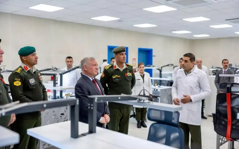 صحيفة نيسان ـ الملك يفتتح مجمع طب وجراحة الفم