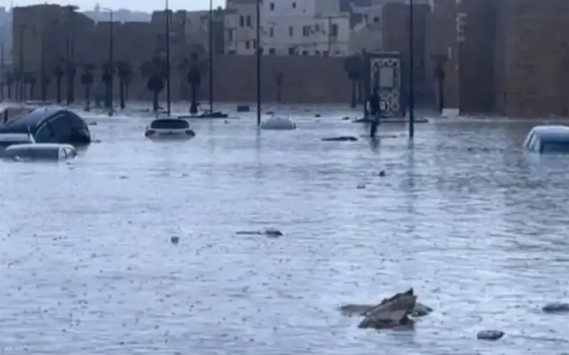 إجلاء عشرات الآلاف تحسبا لفيضانات في