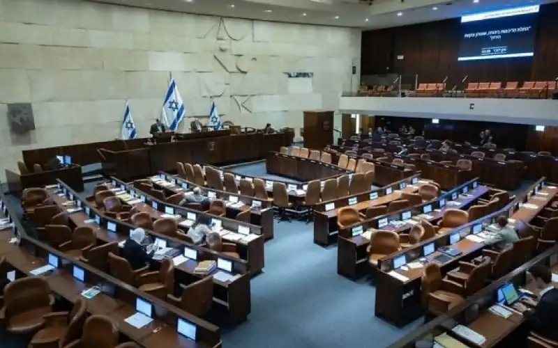 الكنيست يصادق بالقراءة الأولى على نقل