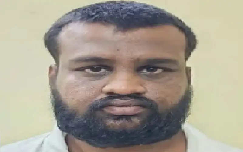 بسبب وديعة بنكية.. هندي يذبح أسرته