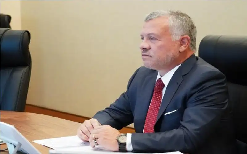 11 شخصية أردنية في لقاء الملك