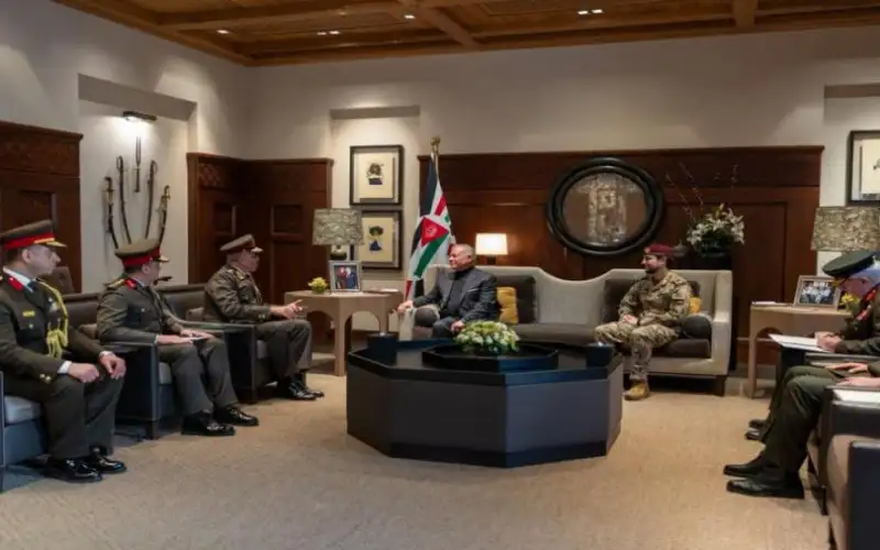 صحيفة نيسان ـ الملك يستقبل رئيس أركان حرب القوات