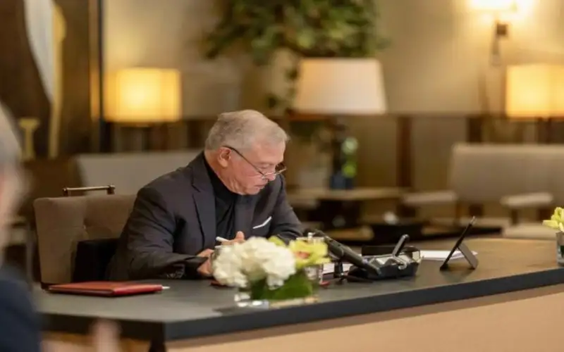 الملك: الأردن يضع مصلحته ومصلحة مواطنيه