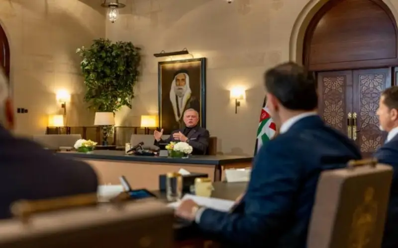 الملك يلتقي شخصيات سياسية وإعلامية لبحث