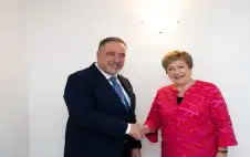 وstrongزيstrongر المالية يبحث مع رئيسة صندوق