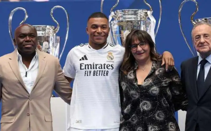 مفاجأة .. والدة مبابي تكسب أكثر