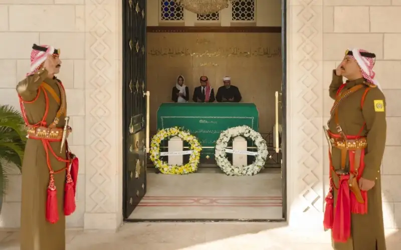 ولي العهد يزور ضريح الملك الحسين