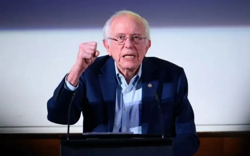 ساندرز: ترمب أخطر رئيس في تاريخ