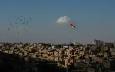 طقس لطيف إلى دافئ نسبيا والحرارة