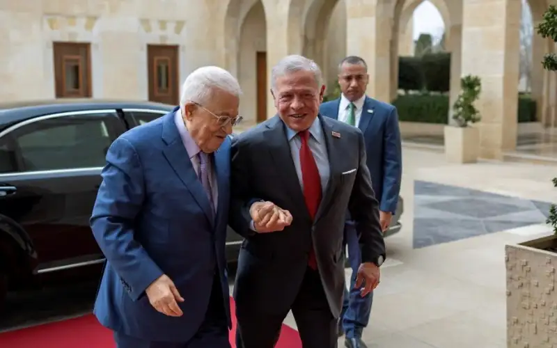 الملك يستقبل الرئيس الفلسطيني