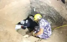 إنقاذ شخص واstrongلبstrongحث عن آخر عالق