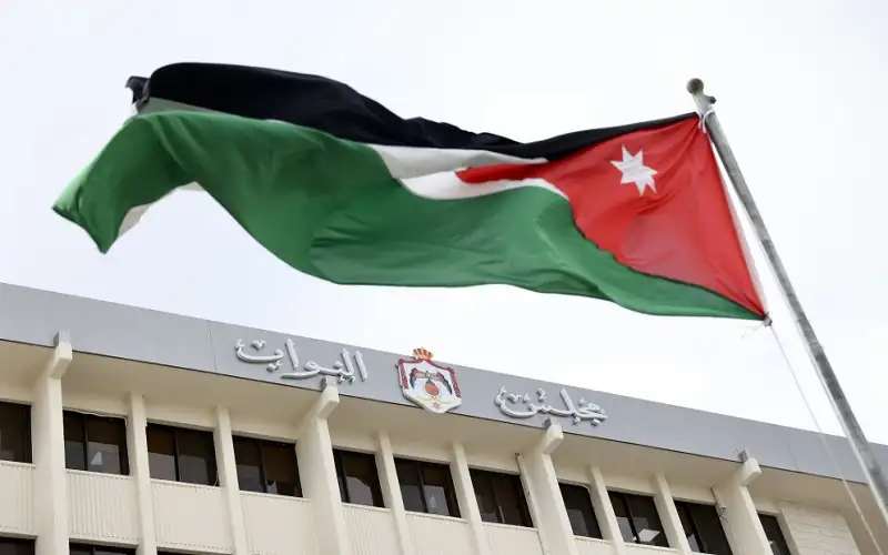 لجنة نيابية تبحث مع هيئة الاتصالات