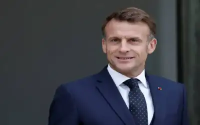 انقلاب مركبة وتعطل اثنتين وإشارة ضوئية