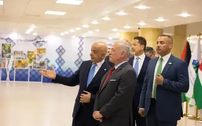 ماكرون يدعو أوروبا لإطلاق اقتراض مشترك