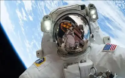 ثقافة ـ الهواتف تصل أخيرا إلى الفضاء ..