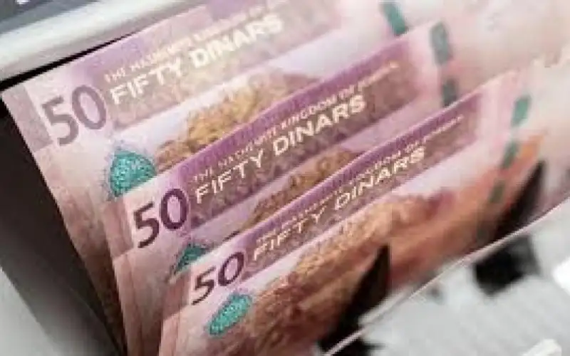 الحكومة تقرر صرف الرواتب يوم الخميس