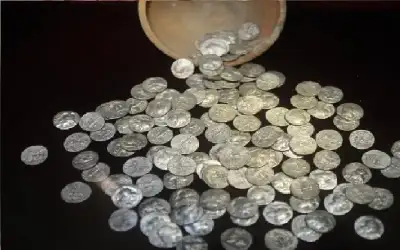 60 لاعبا ولاعبة يمارسون البولينج في