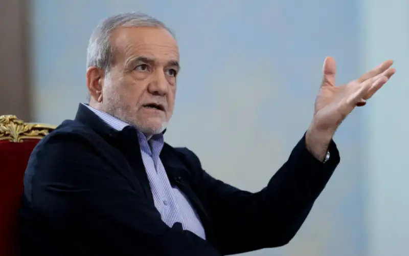 الرئيس الإيراني: راتبي ألف دولار بعد