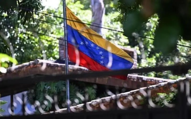 الولايات المتحدة تجيز لخمس شركات نفطية